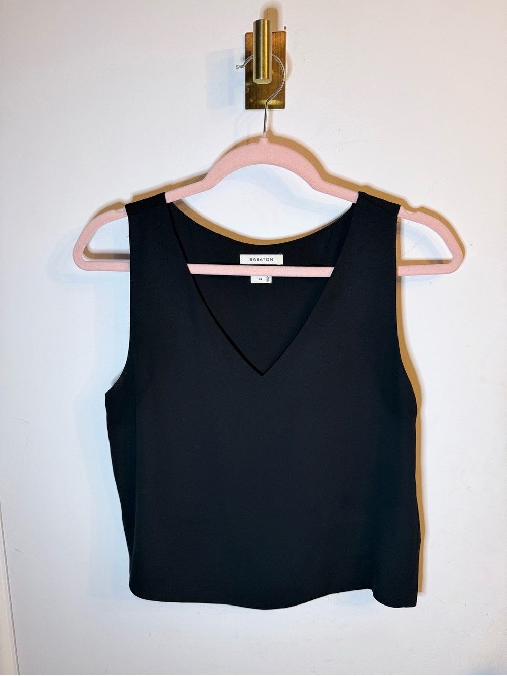 Aritzia Babaton Black Murphy V-Neck Sleeveless Shell Blouse Size XS EUC